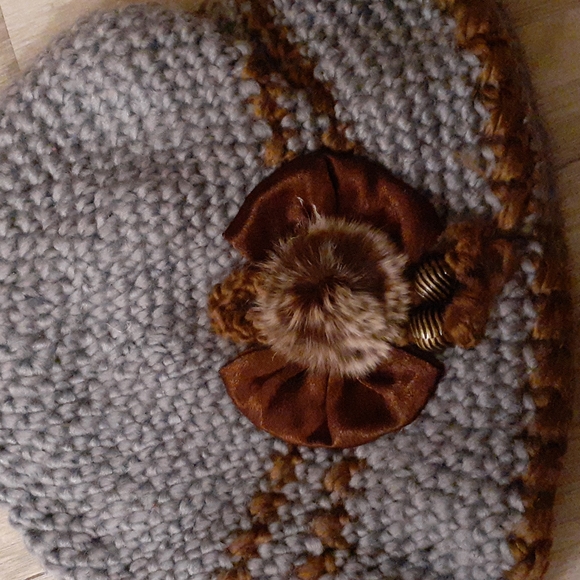 KNITTED WOMEN'S CAPS WITH EMBELLISHMENTS  NWT ADULT - Picture 3 of 7